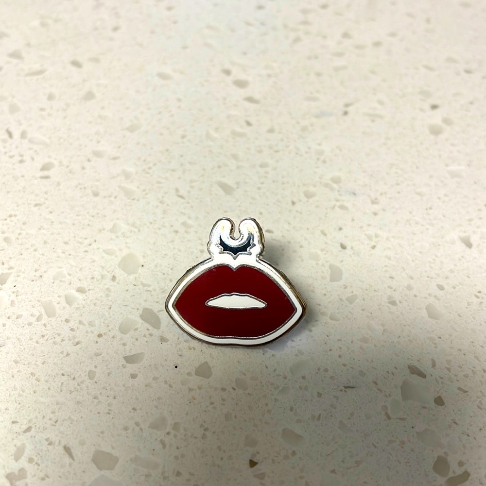 Etah Love Enamel Lip Pin